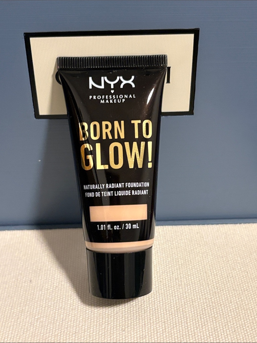 New NYX Born To Glow 1.01 Fl Oz Naturally Radiant Foundation In Light BTGRF05